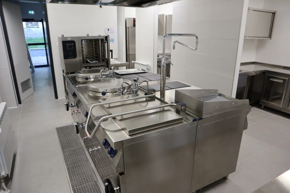 DOSAD KUHALI SAMO NA MONTI Učenicima razredne nastave nudit će se i topli obroci