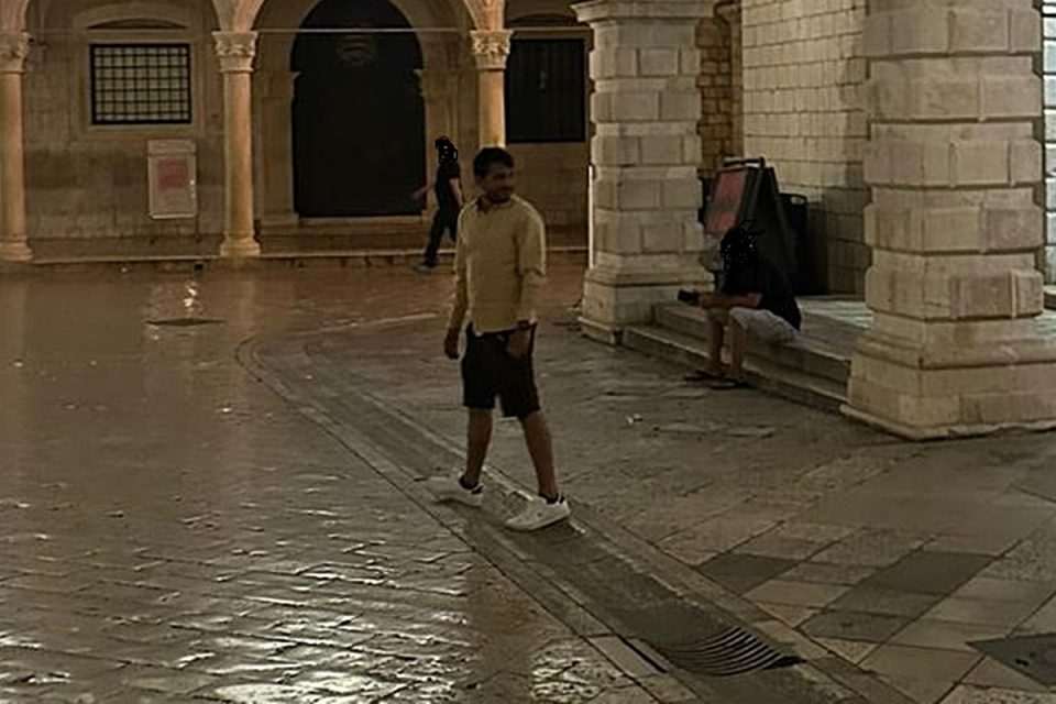 Prepoznajete li osobu s fotografije? Javite policiji!